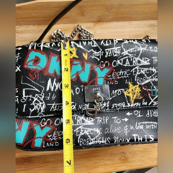 DKNY crossbody purse Graphic design - Picture 15 of 16